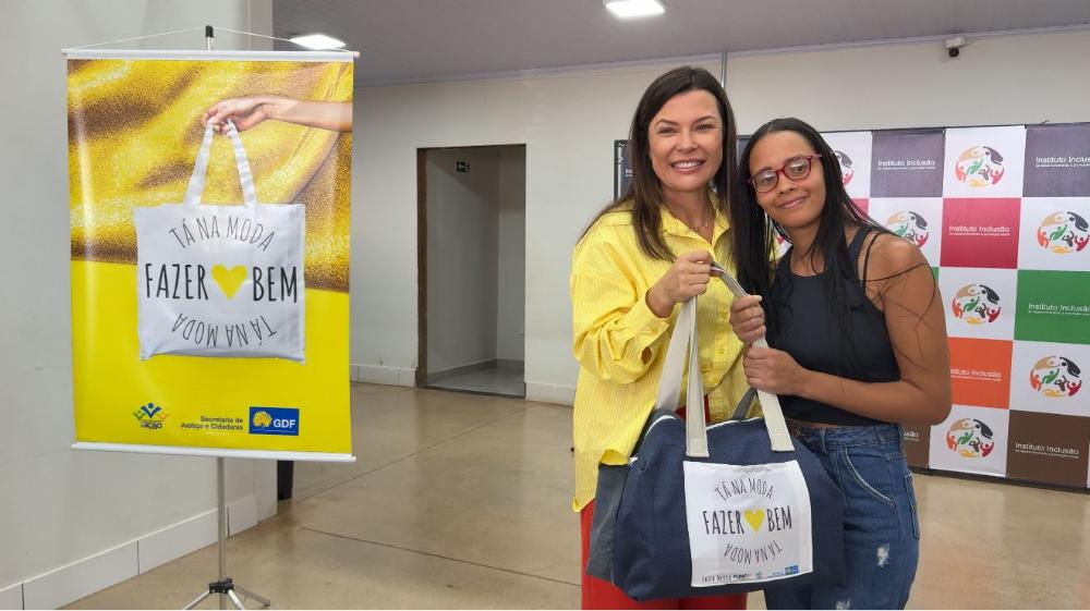 Capa da notícia: Segunda edição da campanha Fazer o Bem Tá na Moda entrega 50 bolsas a mulheres em vulnerabilidade e impulsiona empreendedorismo
